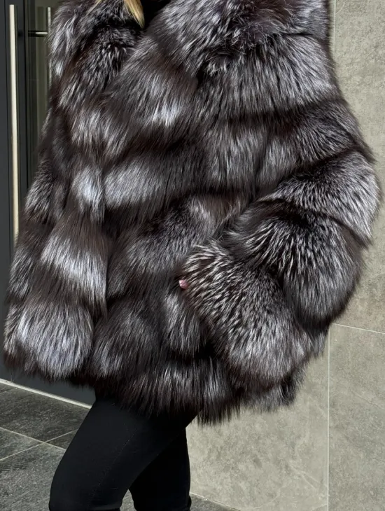 Шуба натуральная из чернобурки с капюшоном