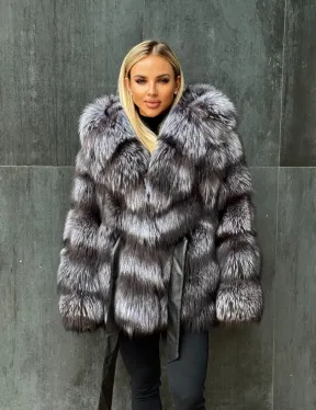 Шуба натуральная из чернобурки с капюшоном
