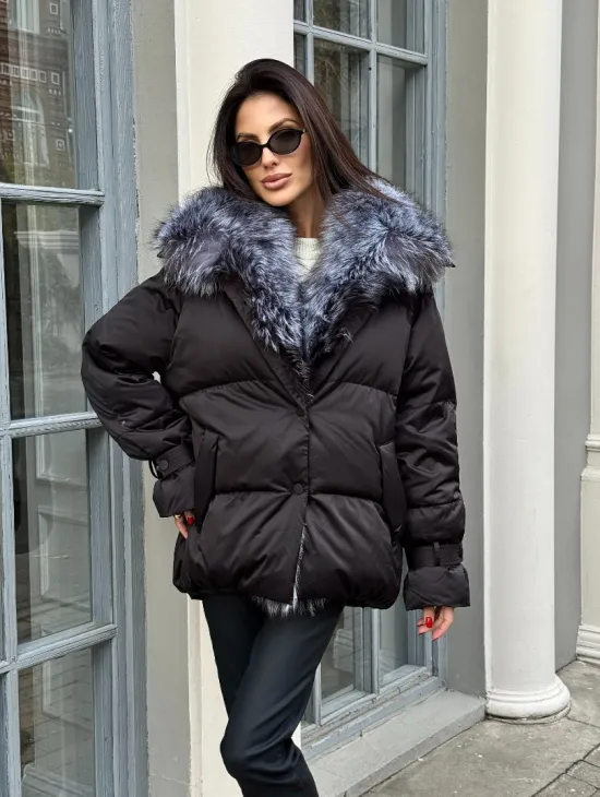 Модный пуховик в стиле Oversize с натуральным мехом чернобурки