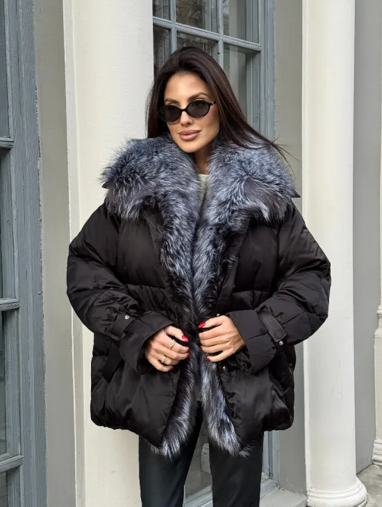 Модный пуховик в стиле Oversize с натуральным мехом чернобурки