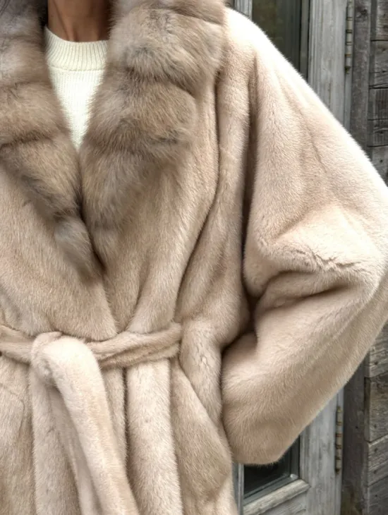 Шуба LUXURY кимоно из норки IVORY с английским воротником из меха куницы