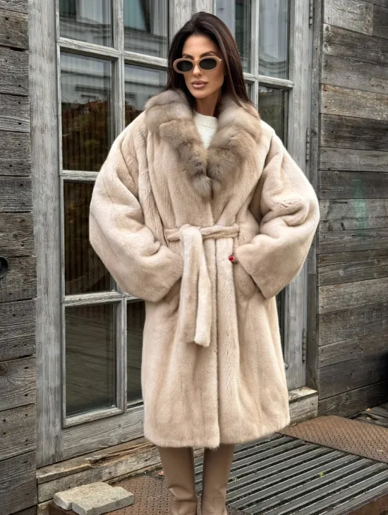 Шуба LUXURY кимоно из норки IVORY с английским воротником из меха куницы