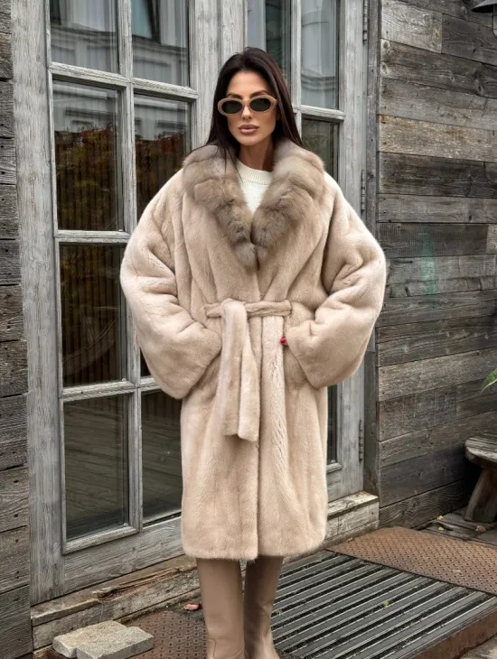 Шуба LUXURY кимоно из норки IVORY с английским воротником из меха куницы