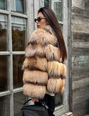 Женская шуба из меха лисы 