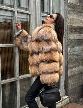 Женская шуба из меха лисы 