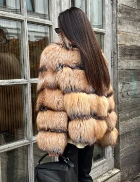 Женская шуба из меха лисы 