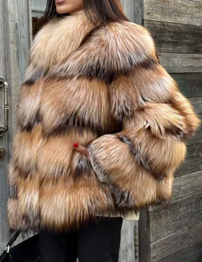 Женская шуба из меха лисы 
