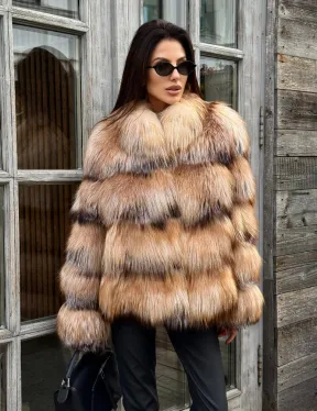 Женская шуба из меха лисы 