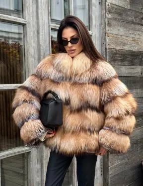 Женская шуба из меха лисы 