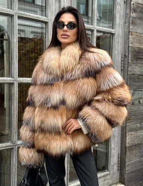 Женская шуба из меха лисы 