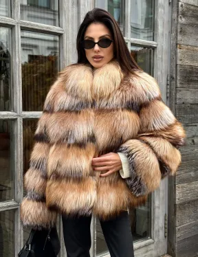 Женская шуба из меха лисы 