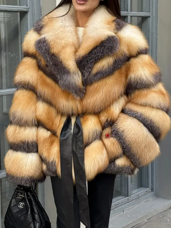 Шуба из меха лисы Golden-grey fox с английским воротником, с поясом