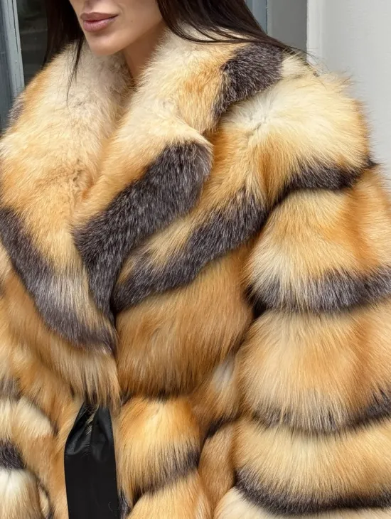 Шуба из меха лисы Golden-grey fox с английским воротником, с поясом