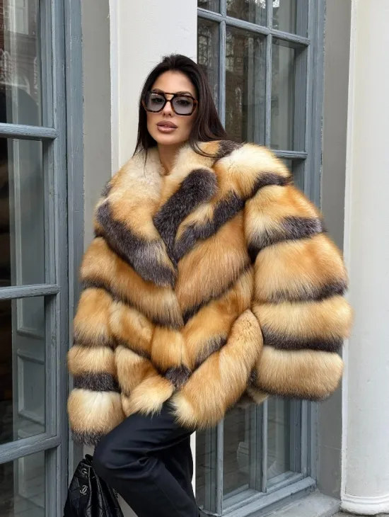 Шуба из меха лисы Golden-grey fox с английским воротником, с поясом