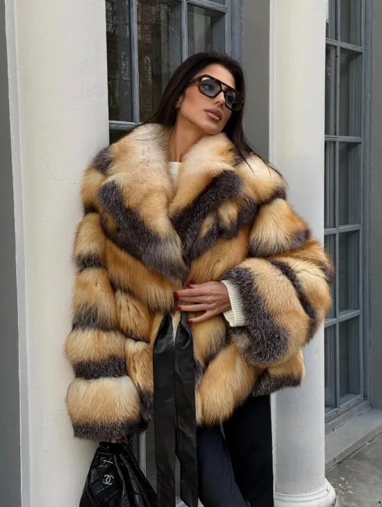 Шуба из меха лисы Golden-grey fox с английским воротником, с поясом