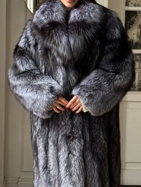 Длинная шуба из натурального меха чернобурки, воротник шаль