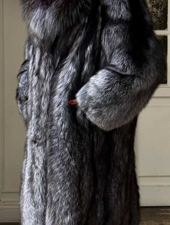 Длинная шуба из натурального меха чернобурки, воротник шаль