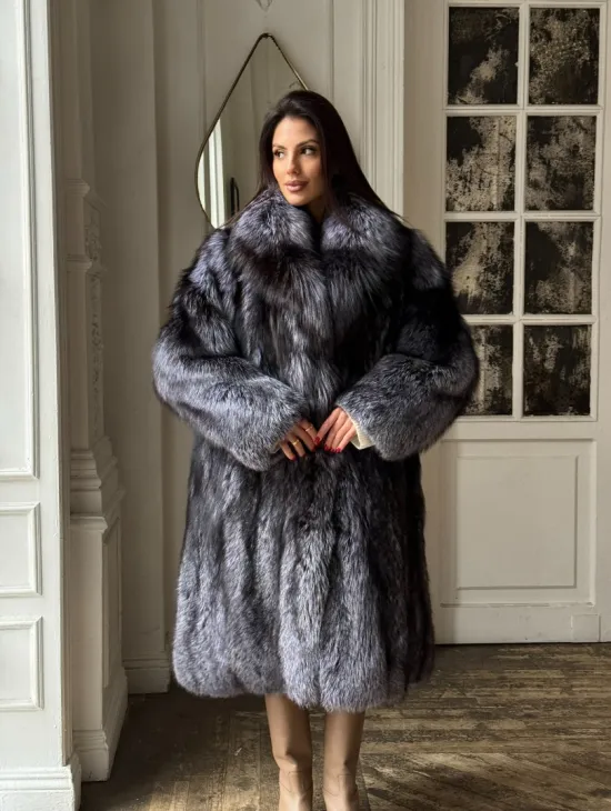 Длинная шуба из натурального меха чернобурки, воротник шаль