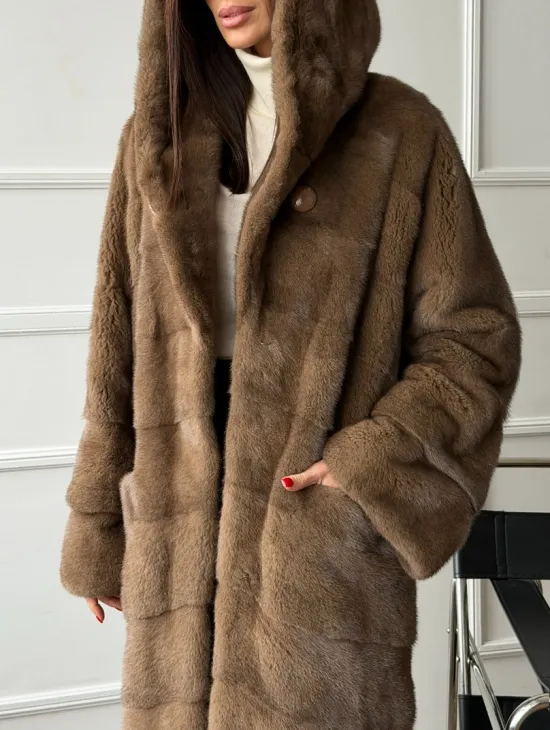 Шуба из меха премиальной плюшевой норки с капюшоном