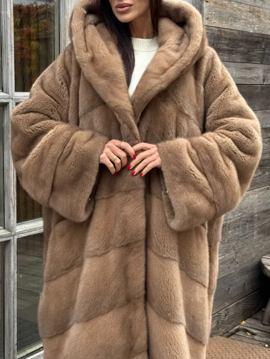 Шуба из меха премиальной плюшевой норки с капюшоном