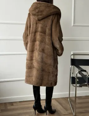 Шуба из меха премиальной плюшевой норки с капюшоном