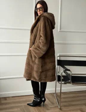 Шуба из меха премиальной плюшевой норки с капюшоном