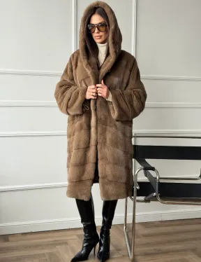 Шуба из меха премиальной плюшевой норки с капюшоном