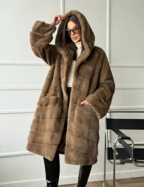 Шуба из меха премиальной плюшевой норки с капюшоном