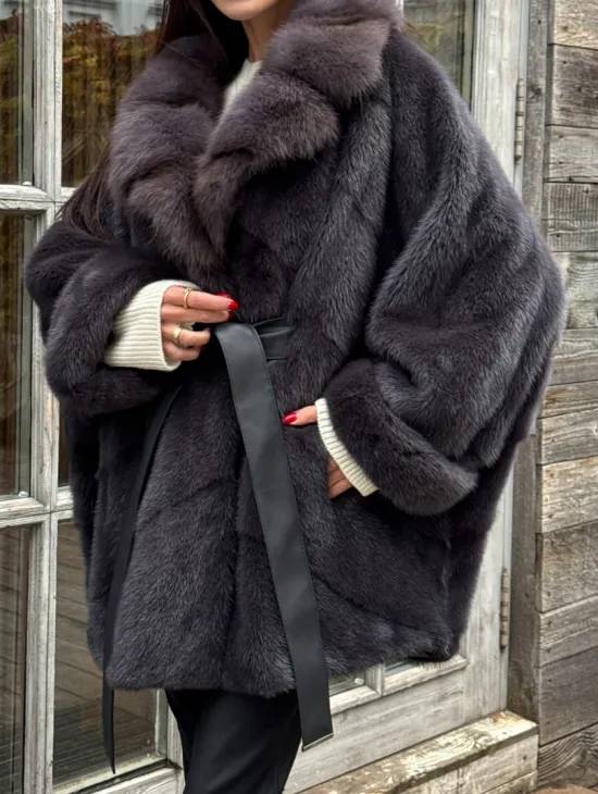 Шуба Летучая мышь из норки Graphite с английским воротником из меха куницы