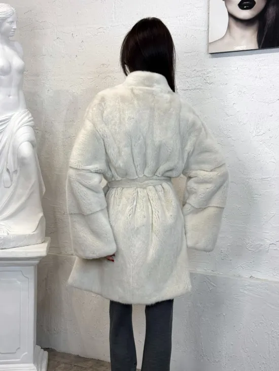 Светлая норковая шуба - халат средней длины из велюровой норки
