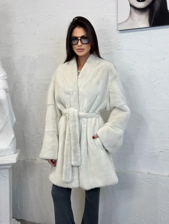 Светлая норковая шуба - халат средней длины из велюровой норки