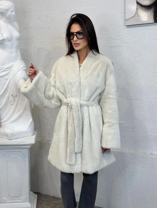 Светлая норковая шуба - халат средней длины из велюровой норки