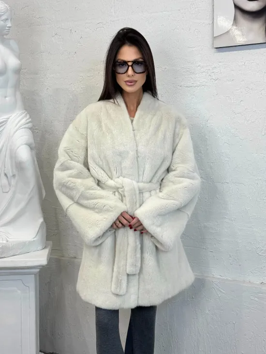 Светлая норковая шуба - халат средней длины из велюровой норки