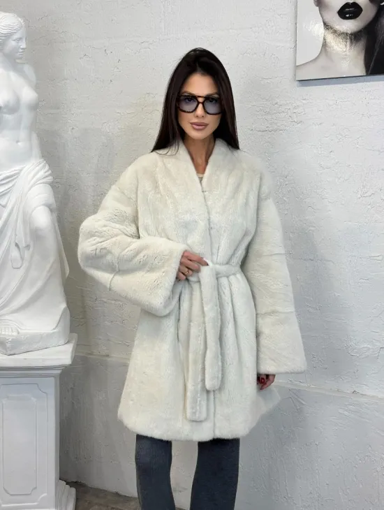 Светлая норковая шуба - халат средней длины из велюровой норки