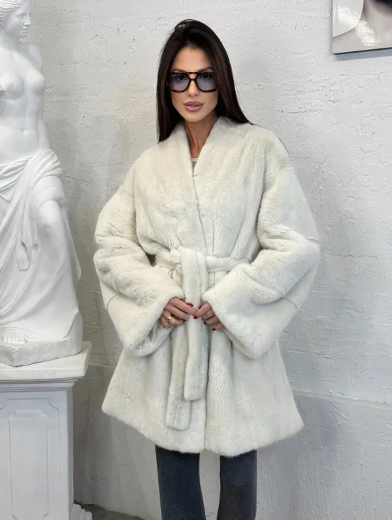 Светлая норковая шуба - халат средней длины из велюровой норки