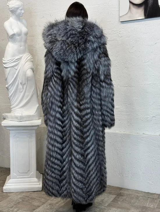 Длинная шуба с капюшоном из натуральной лисы Silver Fox Fur в росшив