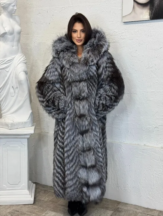 Длинная шуба с капюшоном из натуральной лисы Silver Fox Fur в росшив