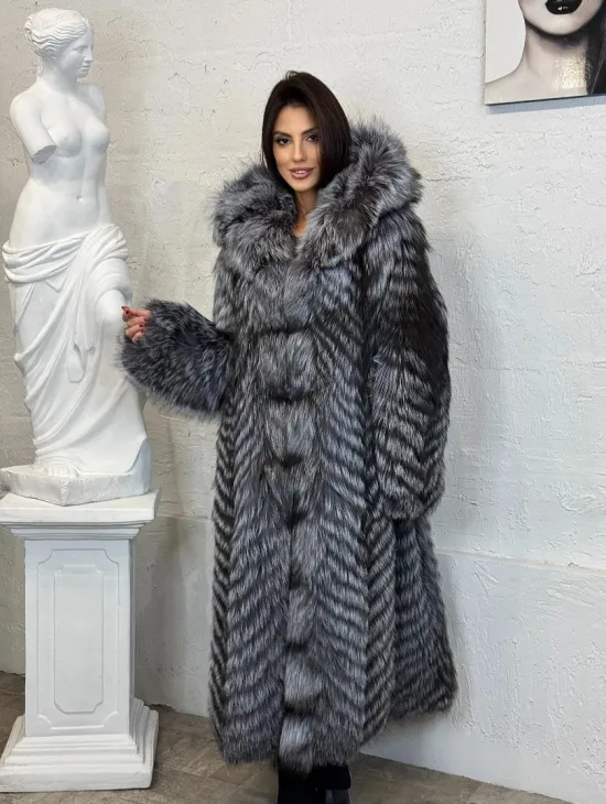 Длинная шуба с капюшоном из натуральной лисы Silver Fox Fur в росшив