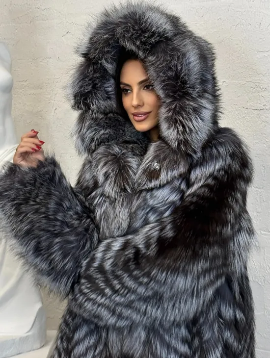 Длинная шуба с капюшоном из натуральной лисы Silver Fox Fur в росшив
