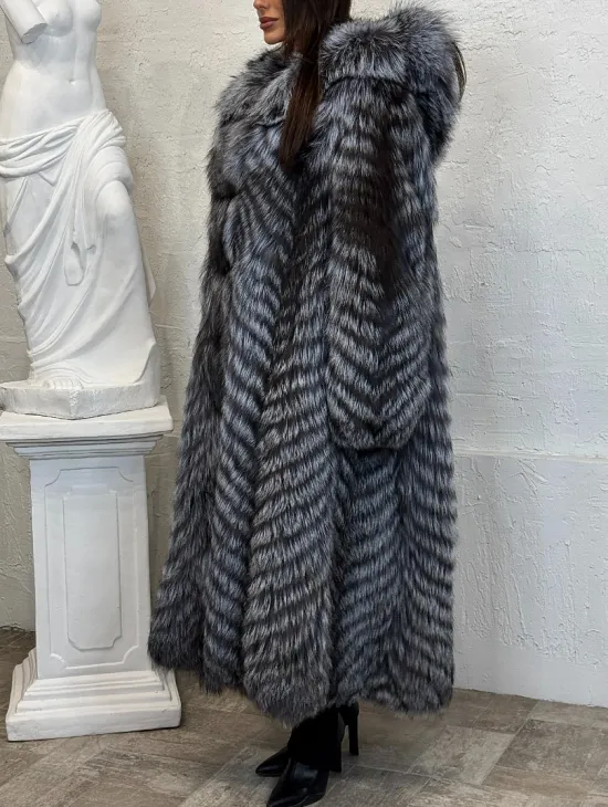 Длинная шуба с капюшоном из натуральной лисы Silver Fox Fur в росшив