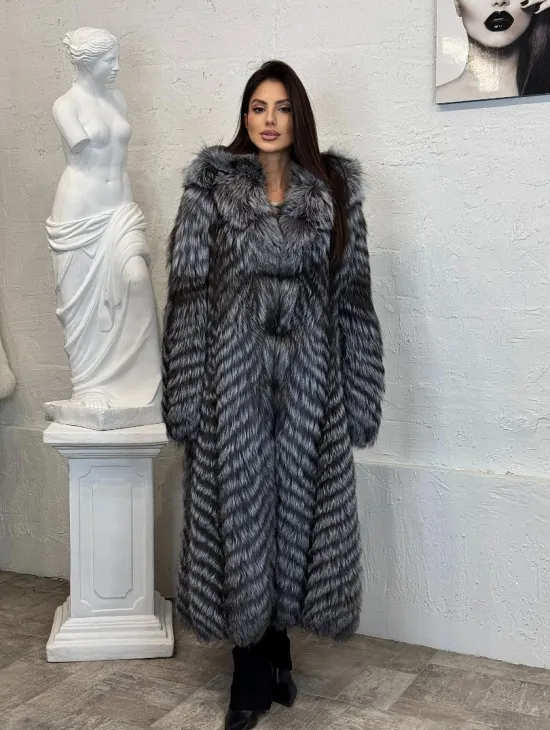 Длинная шуба с капюшоном из натуральной лисы Silver Fox Fur в росшив