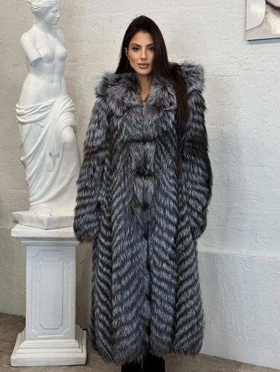 Длинная шуба с капюшоном из натуральной лисы Silver Fox Fur в росшив