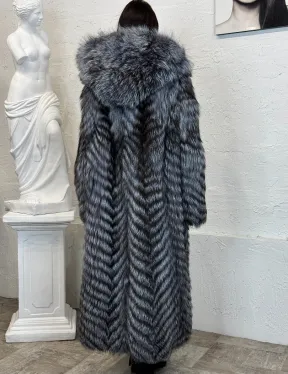 Длинная шуба с капюшоном из натуральной лисы Silver Fox Fur в росшив