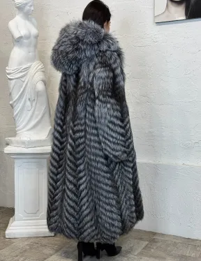 Длинная шуба с капюшоном из натуральной лисы Silver Fox Fur в росшив