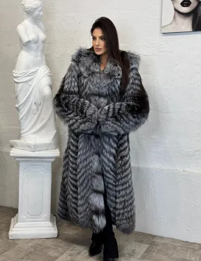 Длинная шуба с капюшоном из натуральной лисы Silver Fox Fur в росшив