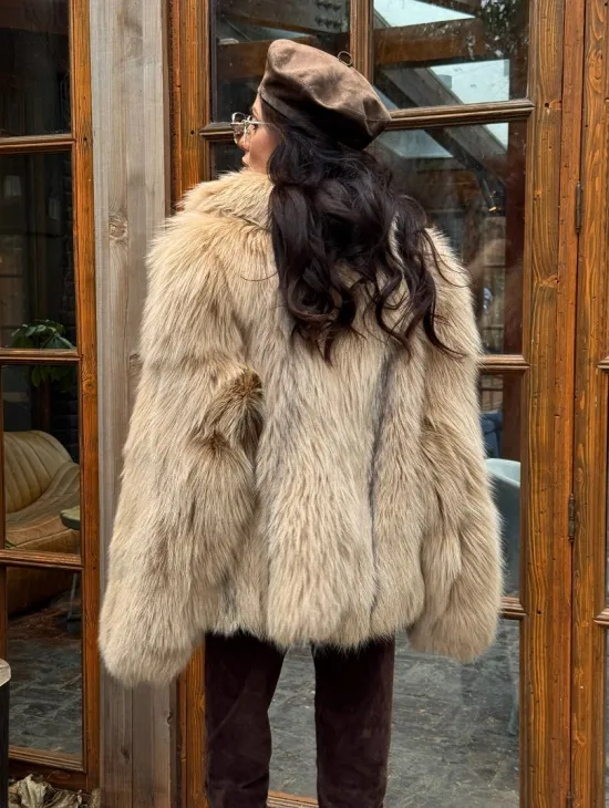 Шуба женская из меха тонированной лисы - английский воротник