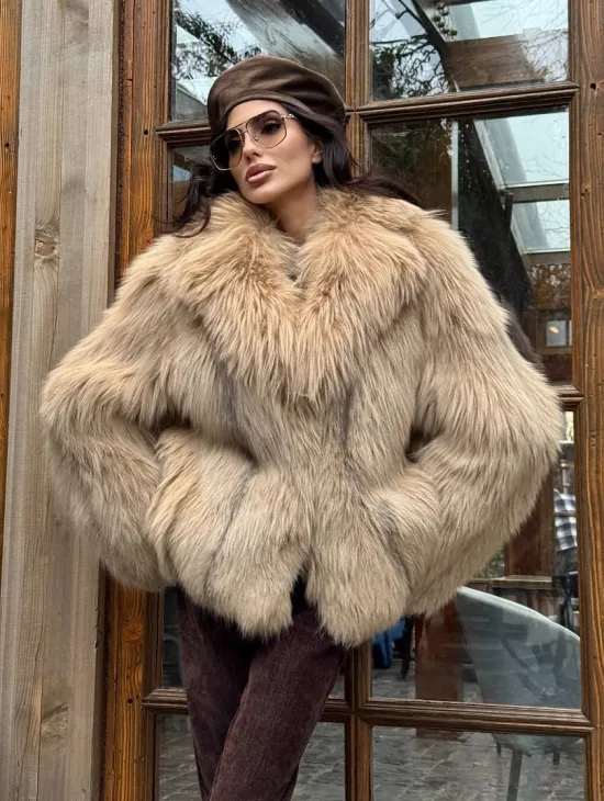 Шуба женская из меха тонированной лисы - английский воротник