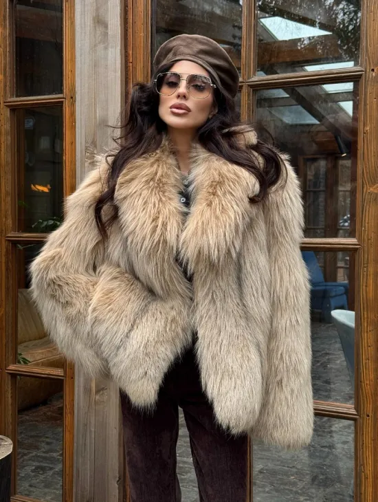 Шуба женская из меха тонированной лисы - английский воротник