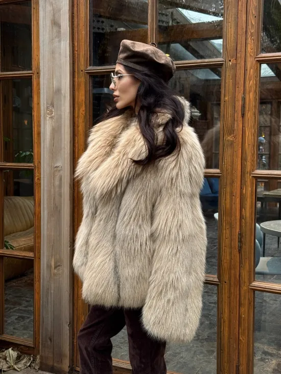 Шуба женская из меха тонированной лисы - английский воротник
