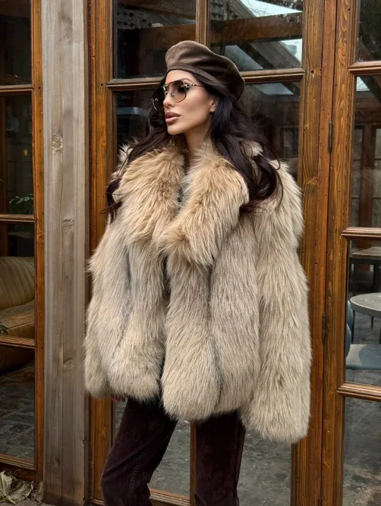 Шуба женская из меха тонированной лисы - английский воротник